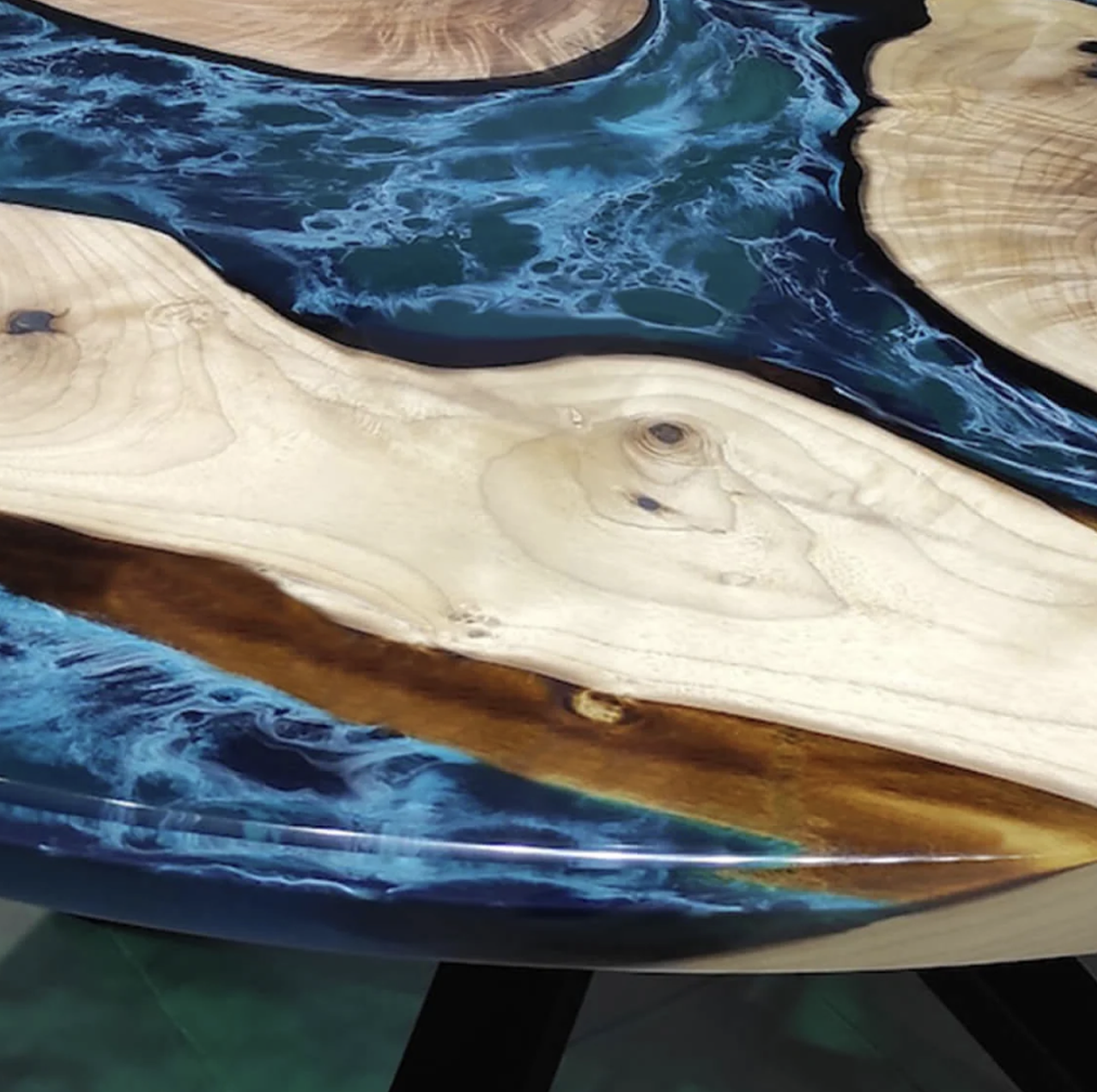 Custom Black Walnut Epoxy Resin Round Coffee Table – Blue Resin BWB-26
