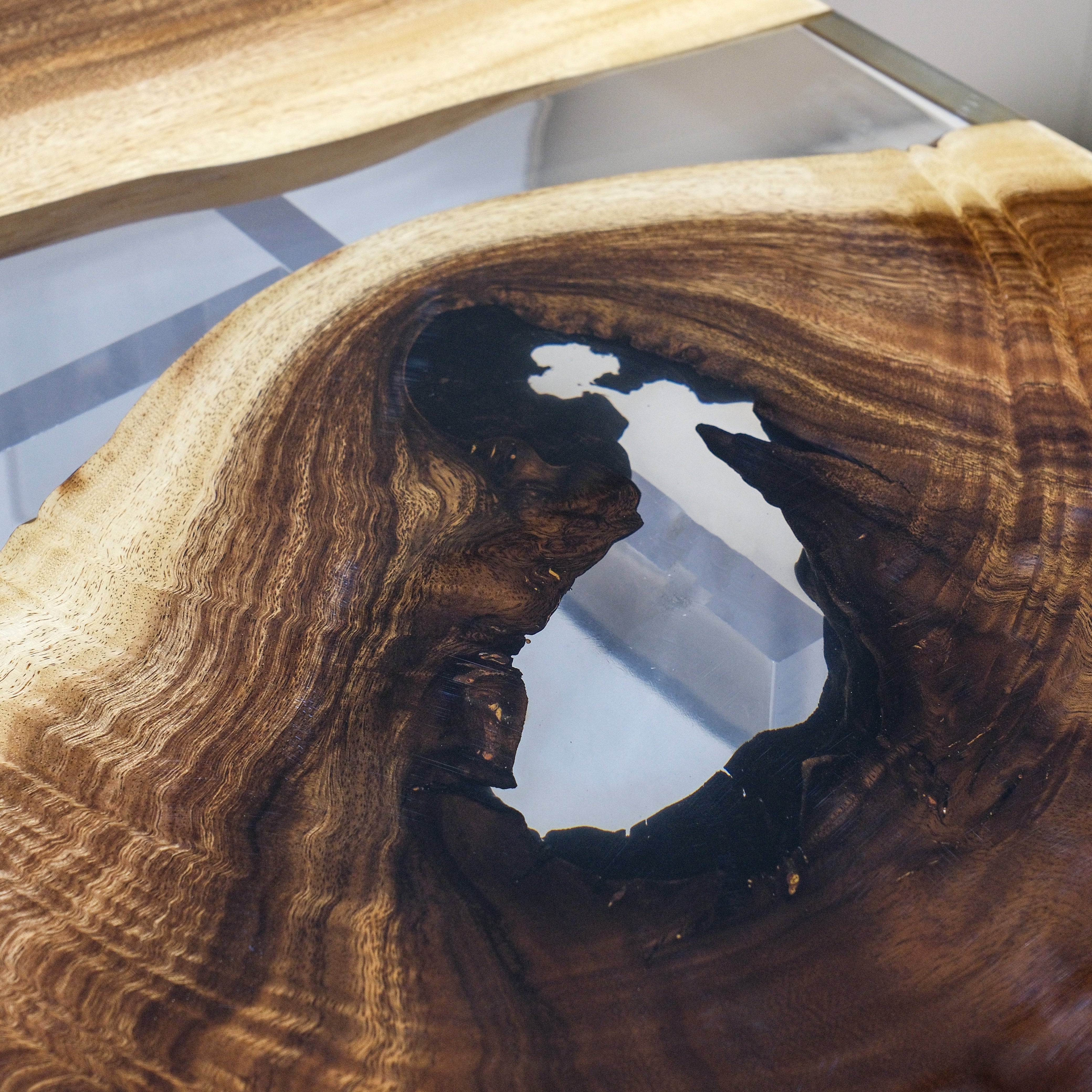 Custom Walnut Wood Epoxy Resin Table – Clear Resin XNZB4023