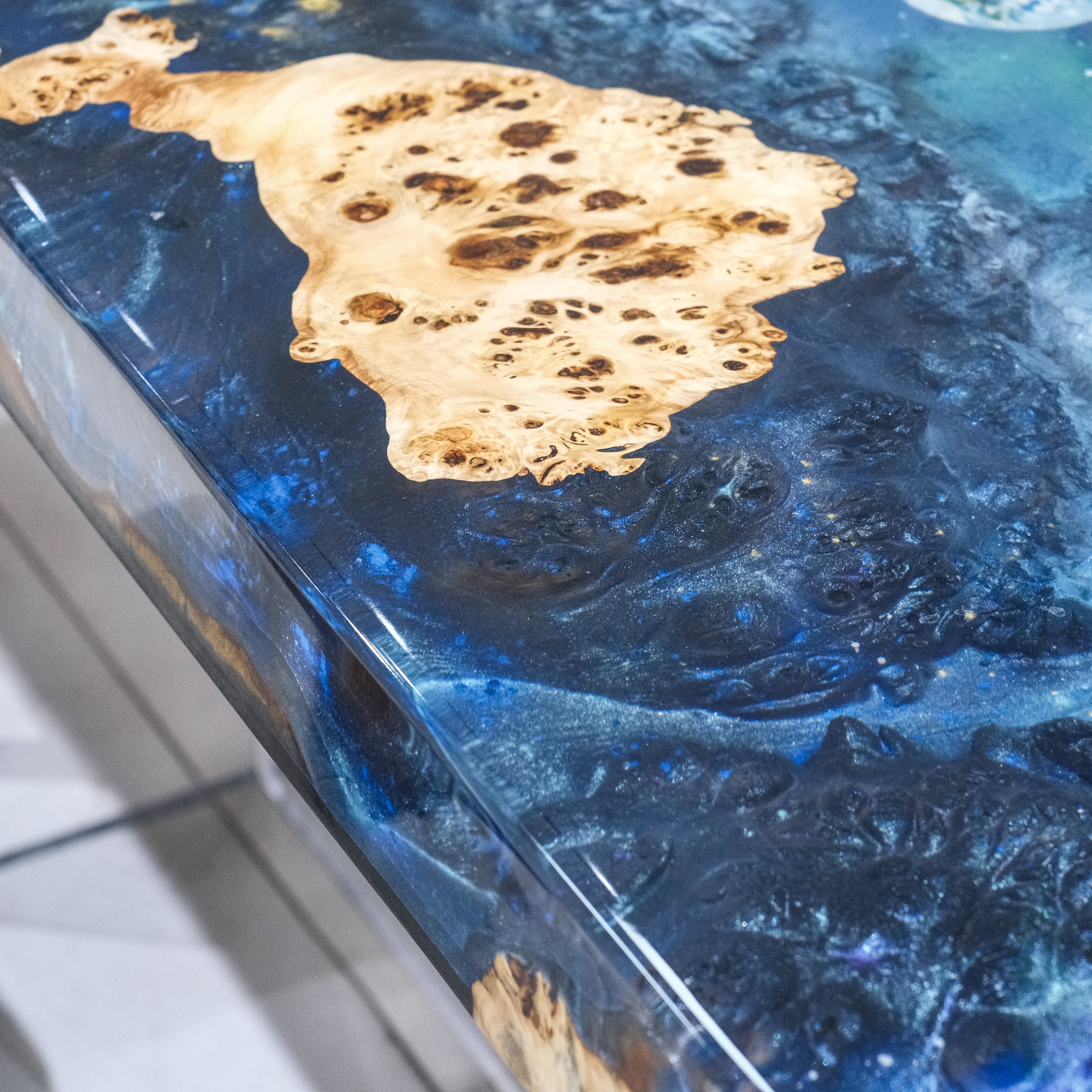 Custom French Poplar Wood Epoxy Resin Table - Blue Planet Resin XFZB1001