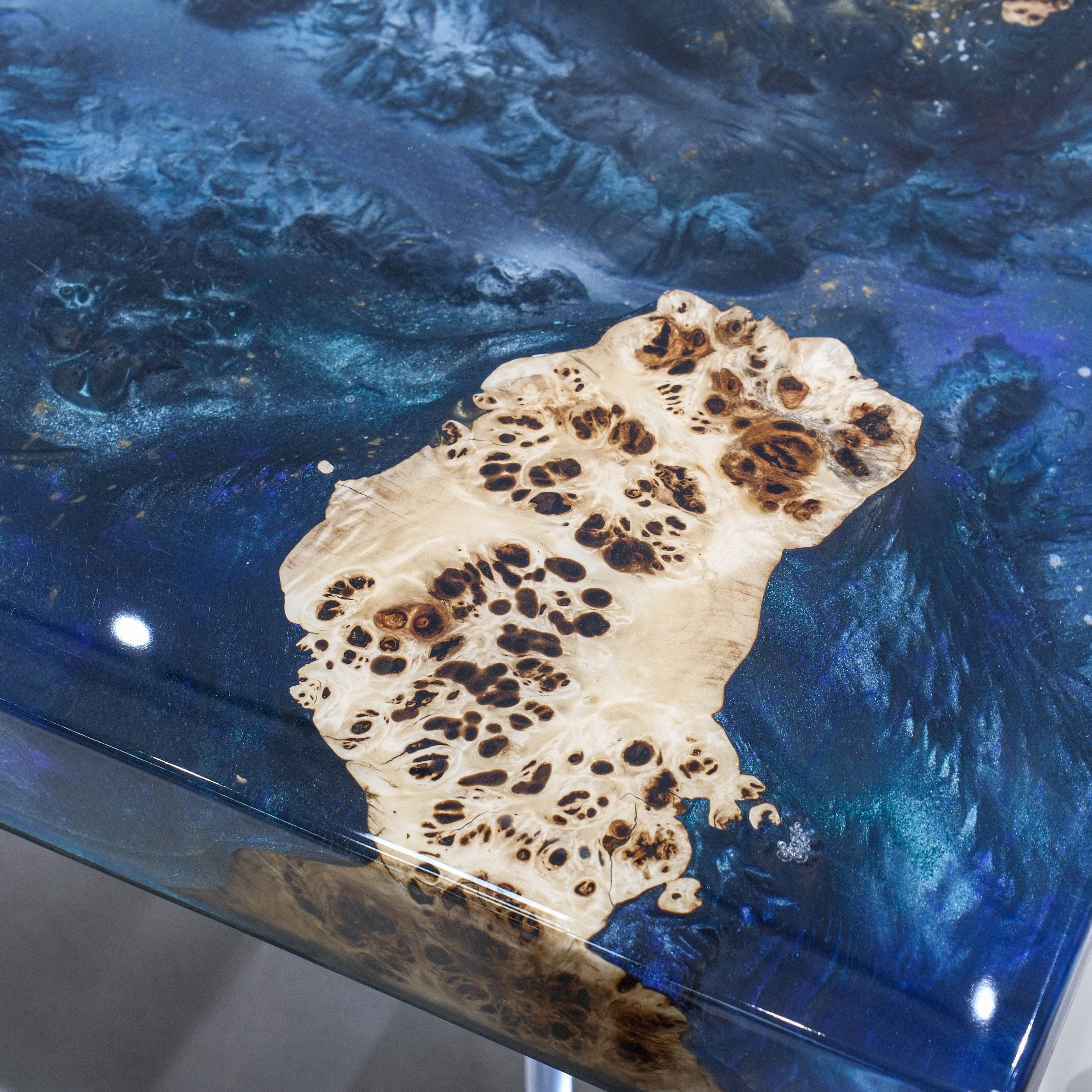 Custom French Poplar Wood Epoxy Resin Table - Blue Planet Resin XFZB1001