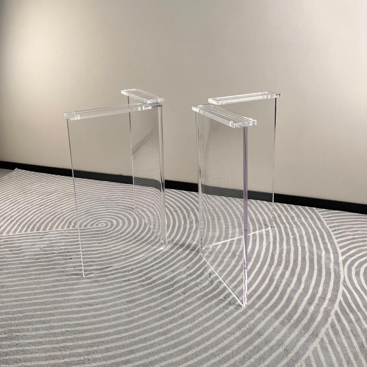 Acrylic Table Legs – V-Shape AL-1