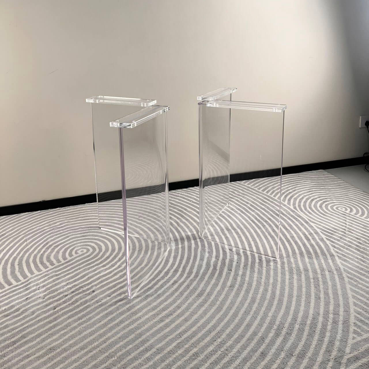 Acrylic Table Legs – V-Shape AL-1